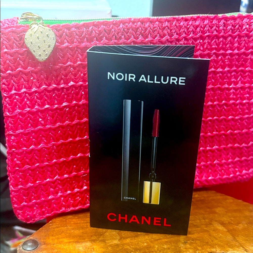 CHANEL Mascara in #10 Black NWOT - Picture 2 of 3